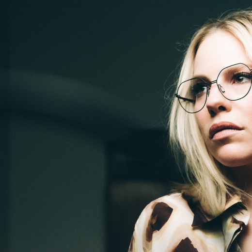 vrouw met odettes lunettes vrouw met odette lunettes