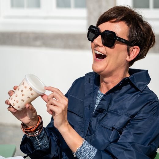 Griet met een zonnebril van isabel marant